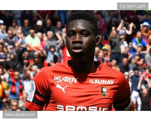 麦金在英超赛场表现稳健,证明自己依旧是球队的核心力量 麦金在英超赛场表现稳健,证明自己依旧是球队的核心力量