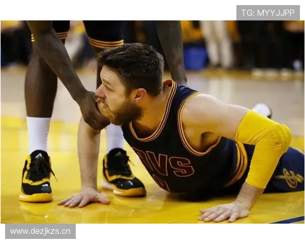 奥德加德无球跑动 奥德加德无球跑动